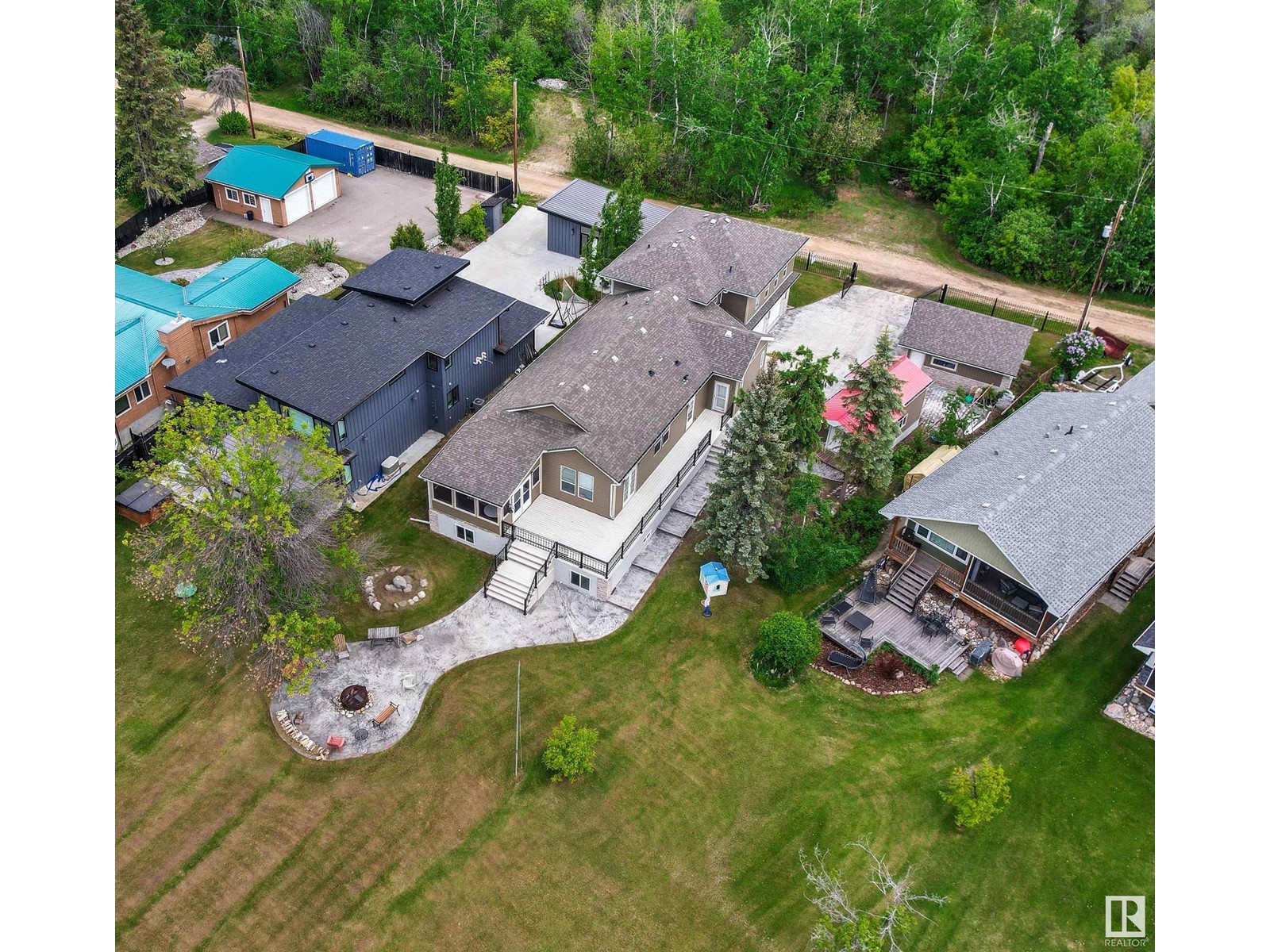 19 Rizzie Beach, Rural Parkland County, Alberta  T0E 2K0 - Photo 2 - E4392493