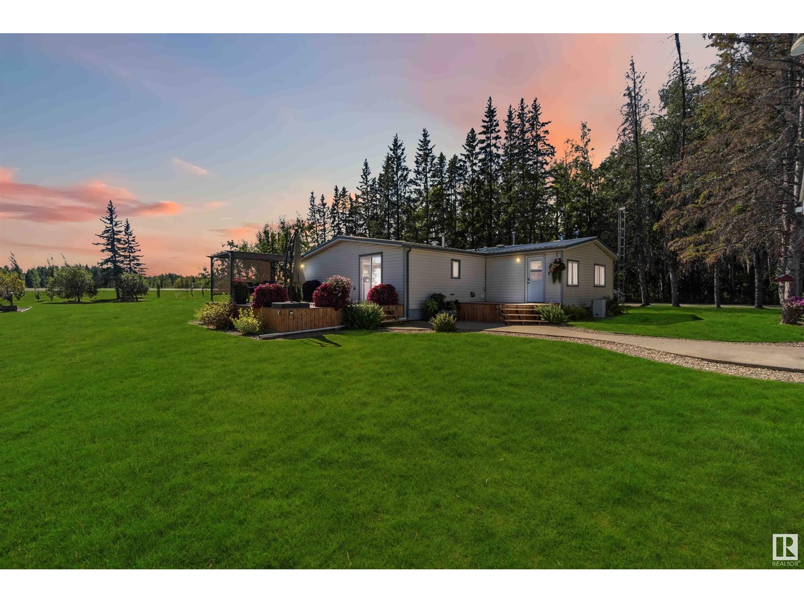 2 8516 Hwy 16, Rural Yellowhead, Alberta  T0E 2M0 - Photo 1 - E4407197