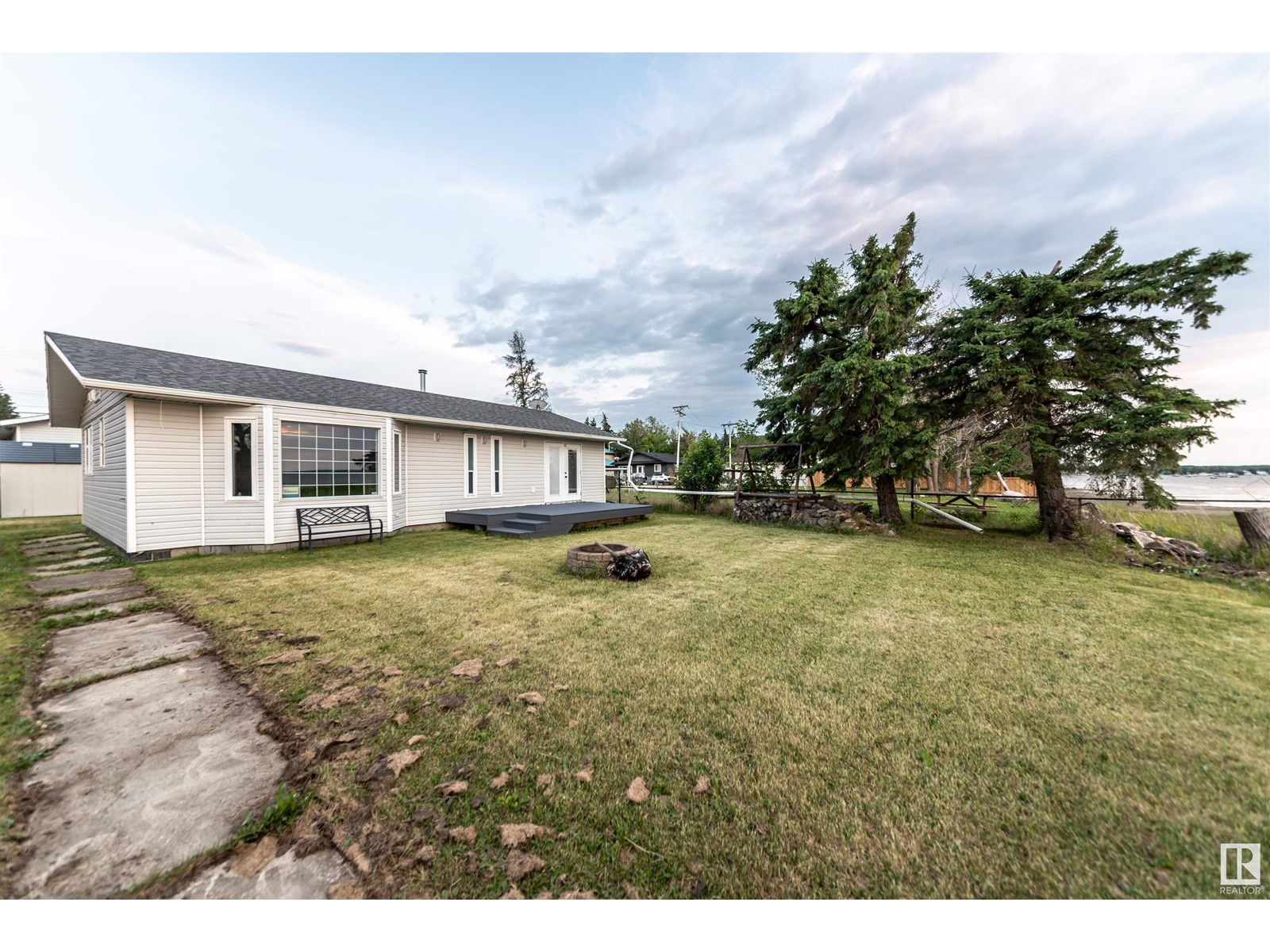 5036 50 Av, Rural Lac Ste. Anne County, Alberta  T0E 0A0 - Photo 10 - E4417737