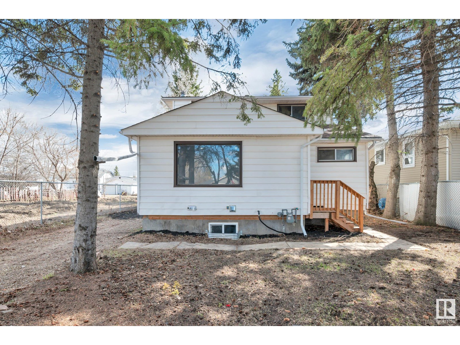 5017 46 AV, calmar, Alberta
